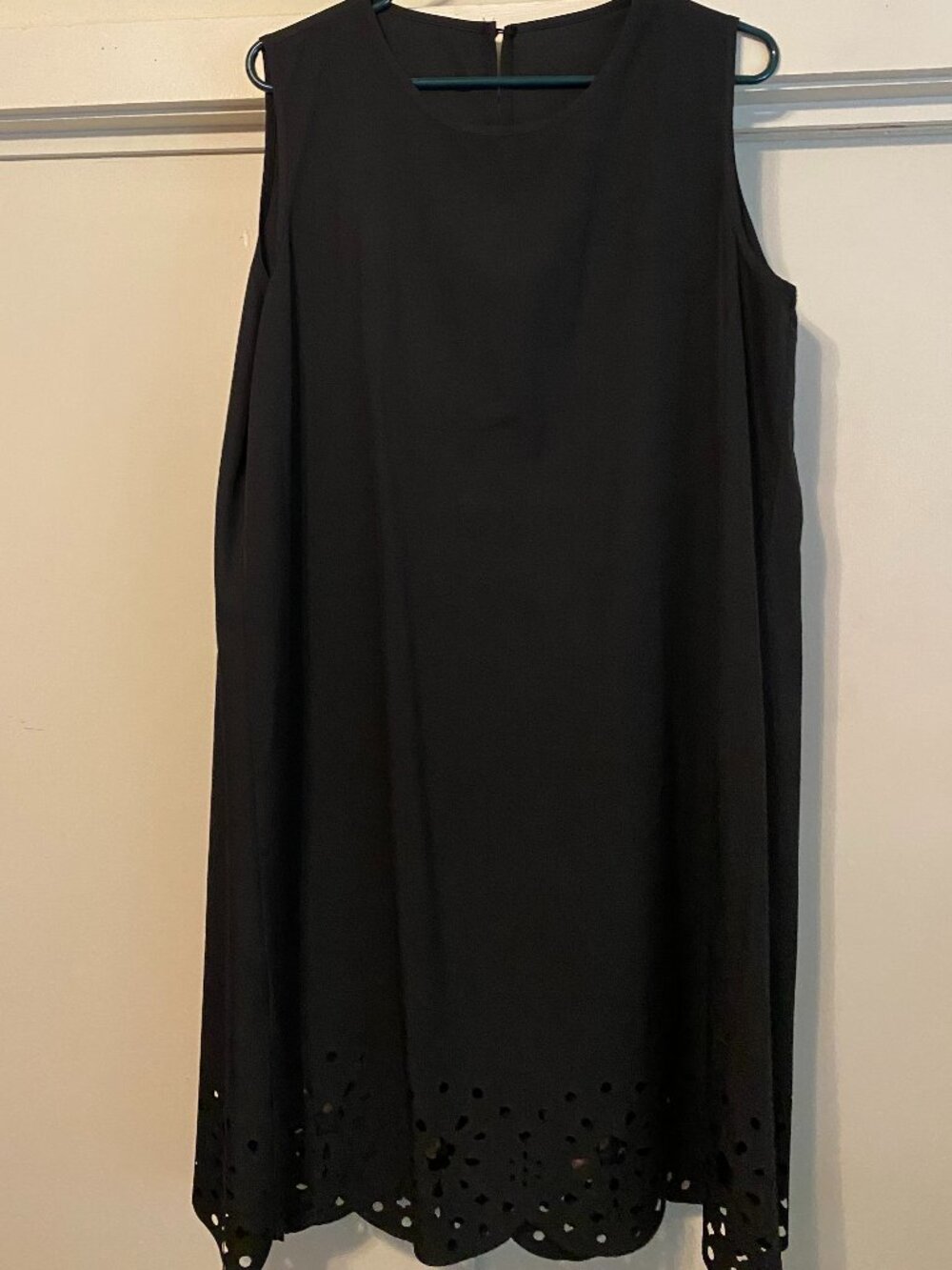 **Beautiful black, sleeveless summer dress w/lace look bottom, size XXL